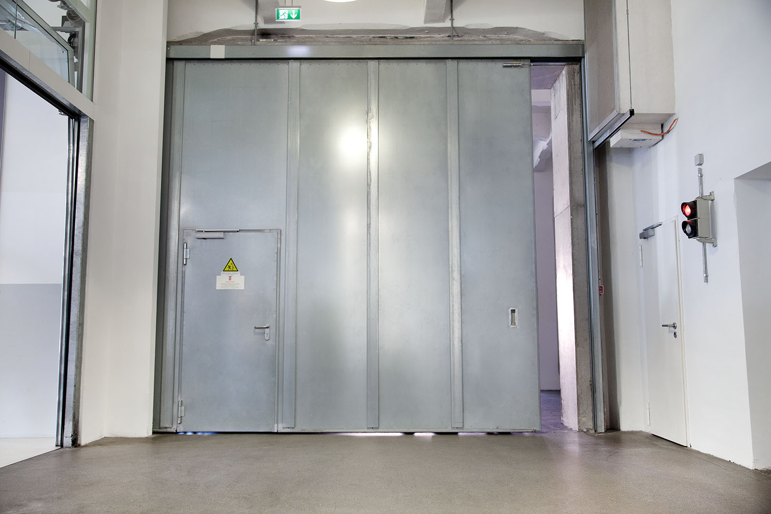 Brandschutzwände-mit Tor-Industrie-CWS Fire Safety