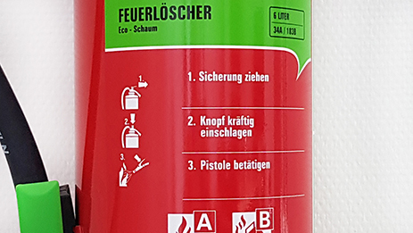 Feuerlöscher Abbildung zur Nutzung