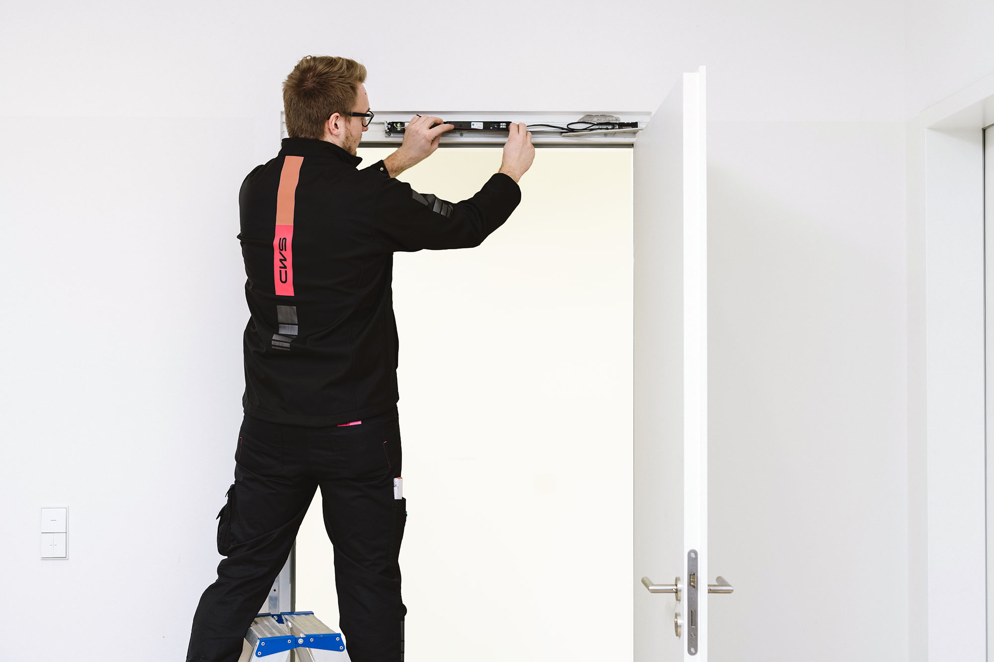Feststellanlagen nachrüsten lassen-CWS Fire Safety ist Ihr Fachbetrieb