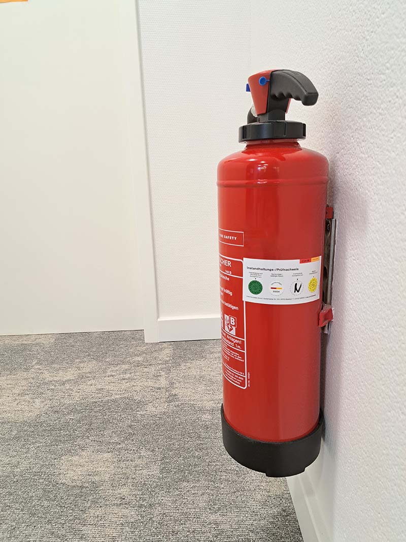 Feuerlöscher mit Prüfplakette-CWS Fire Safety