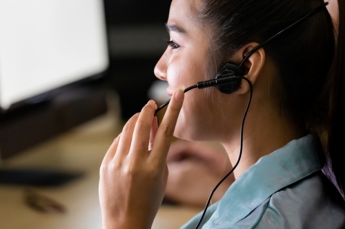 Notruf absetzen-Anweisungen des Notrufpersonals befolgen-CWS Fire Safety