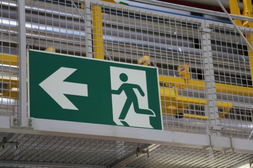 Sicherheitszeichen am Arbeitsplatz-S-c