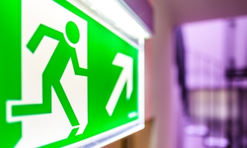 Verhalten im Brandfall am Arbeitsplatz-Fluchtweg-CWS