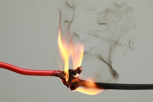 Wie entsteht Feuer-Kurzschluss-S-c